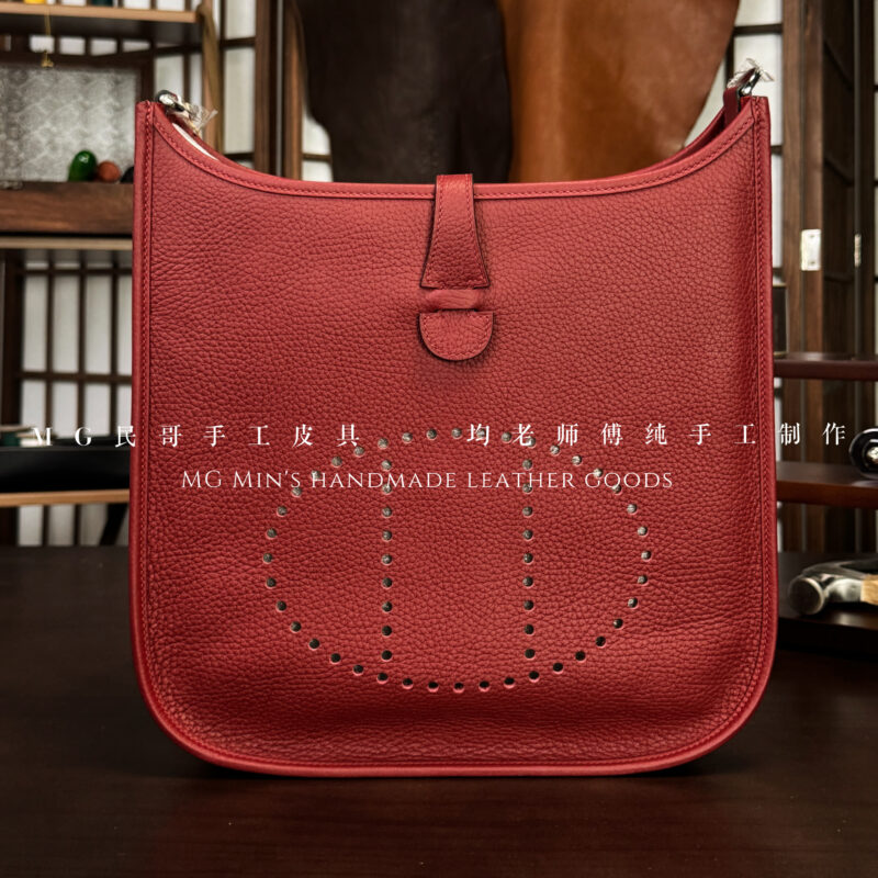 Evelyne Custom